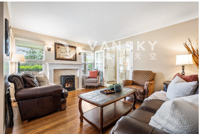 250318221532_Living Room.png